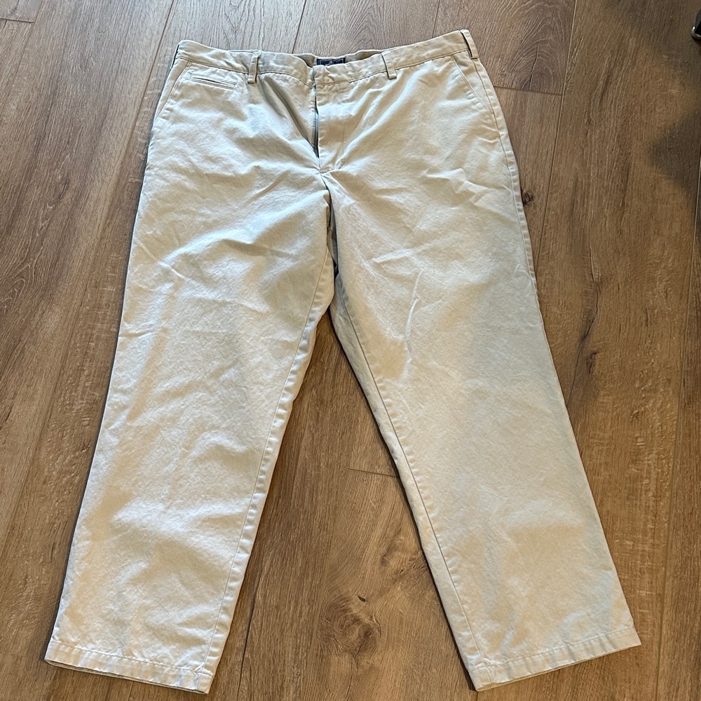 Dockers Light Khaki Chinos size W42x30L D4/ Relaxed fit